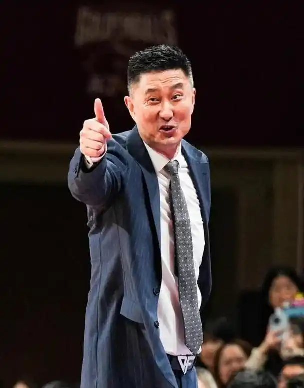 开云体育官网-家中有变?杜锋深夜发声,正式道歉,原因找到,还剩1年合同|广东男篮|浙江男篮|胡明轩|崔永熙|焦泊乔_新浪体育_新浪新闻