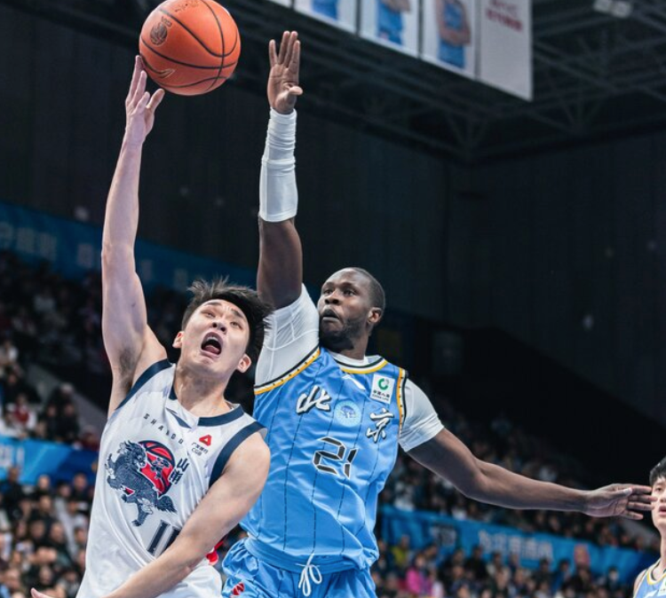 开云体育下载-完美顶替高诗岩!对位杰曼陈盈骏砍15+7+6,球迷:像弱化版小丁