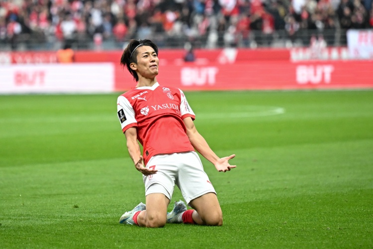 开云体育官网-土媒：特拉布宗体育有意同时引进两名日本国脚前田大然和中村敬斗