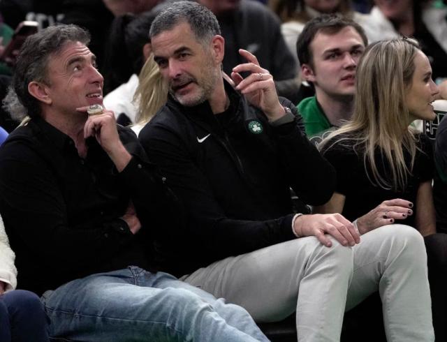 1755057231367085792.png kaiyun体育官网-绿军新老板提前3年上位 61亿美元买来天崩开局