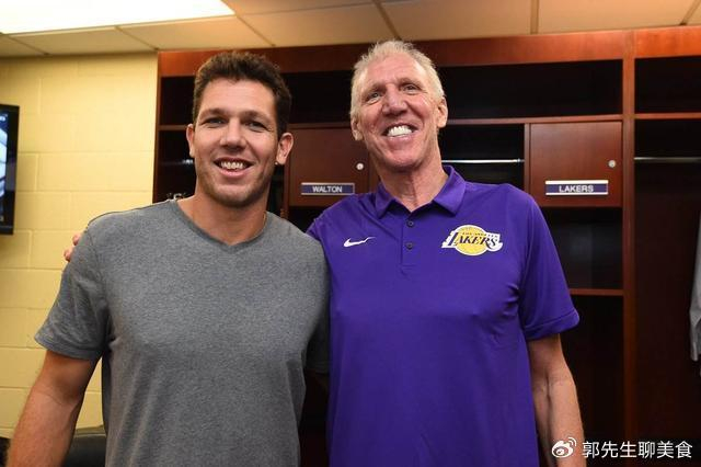 开云体育-NBA父子有多像?库里一看就是亲生的,杜兰特父子相似度99%|凯文·杜兰特|沃顿|斯蒂芬·库里|凯里·欧文|柯蒂斯·琼斯_新浪体育_新浪新闻