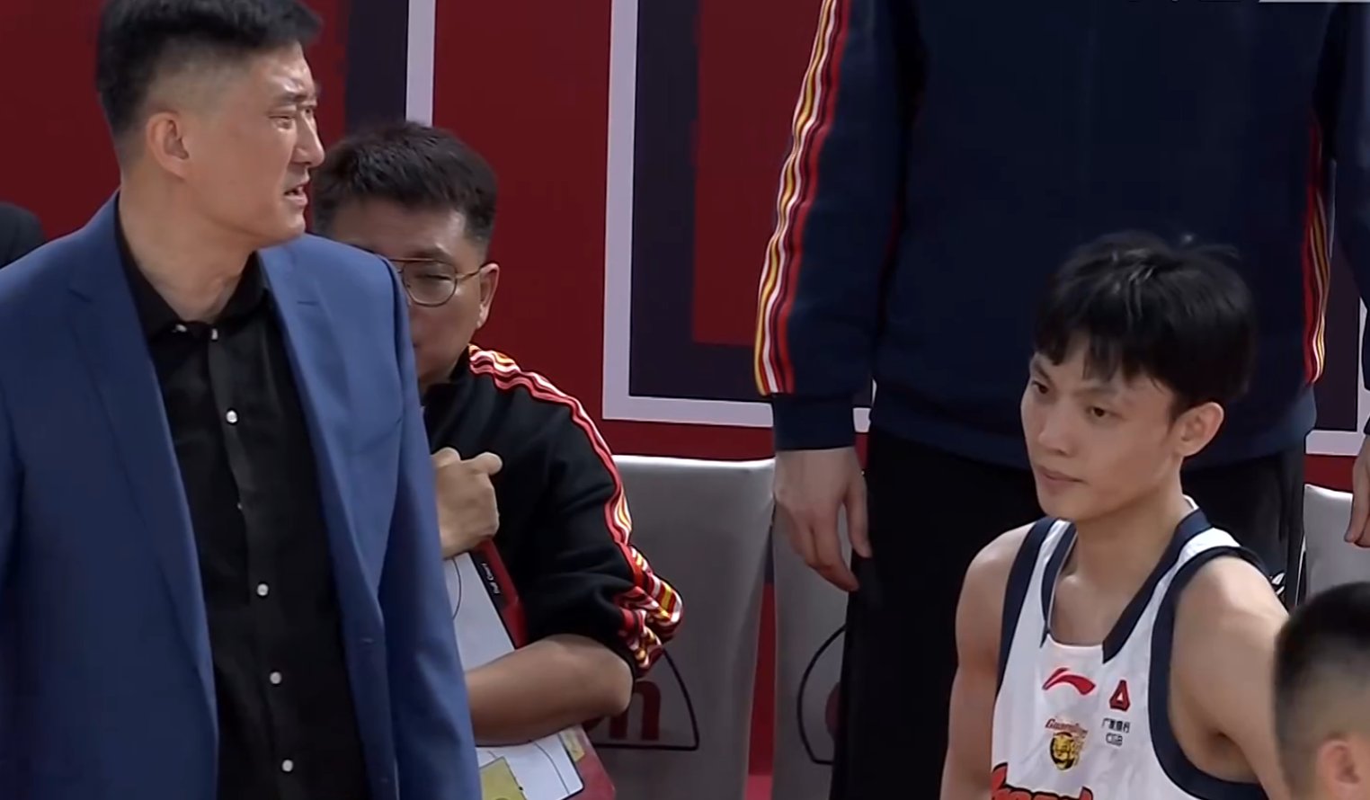 开云体育官网-3消息!杜锋深夜发声,焦泊乔被辽篮球迷辱骂,朱芳雨买断王少杰