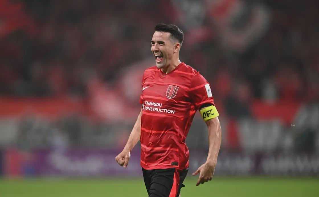 开云体育官网-功勋队长南下!中超权力版图暗流涌动:周定洋转会背后的残酷博弈