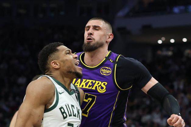 开云体育-湖人验出水货中锋！名记：约基奇明天要轰40+20+20