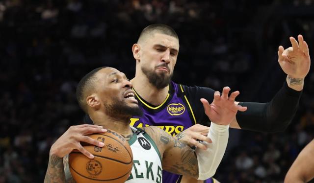 开云体育-湖人验出水货中锋！名记：约基奇明天要轰40+20+20