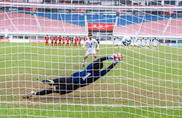 三大球运动会老帅德比 殷铁生笑言：决赛再会根宝