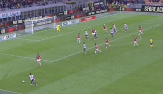 1729379045884039944.gif kaiyun-【意甲】丘库埃泽破门,10人米兰1比0乌迪内斯