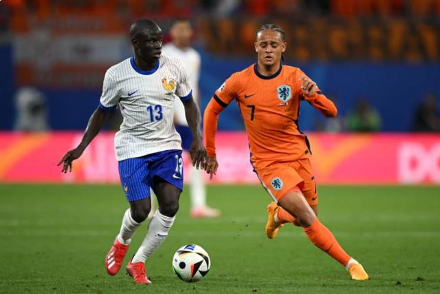 kaiyun体育官网-蝉联MVP！无敌防守+大师传球，坎特还是那个坎特