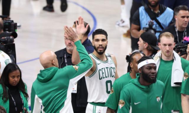 东契奇还太嫩！绿军双探花上课：2年前输勇士获成长