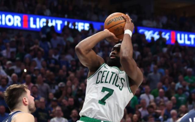 东契奇还太嫩！绿军双探花上课：2年前输勇士获成长