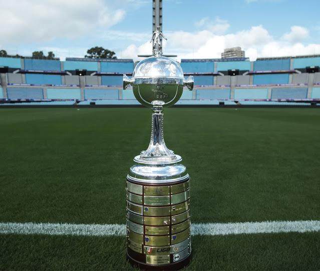 1699450406657021688.jpg kaiyun体育官网-揭秘解放者杯冠军奖杯 真杯4个 只2队永久留真杯