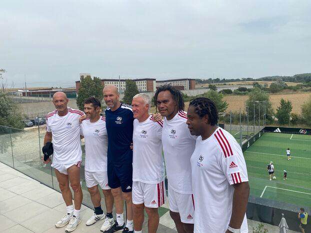 1689204359285083344.jpg 开云体育-法国世界杯首冠25周年庆祝:齐达内做东和德尚重聚