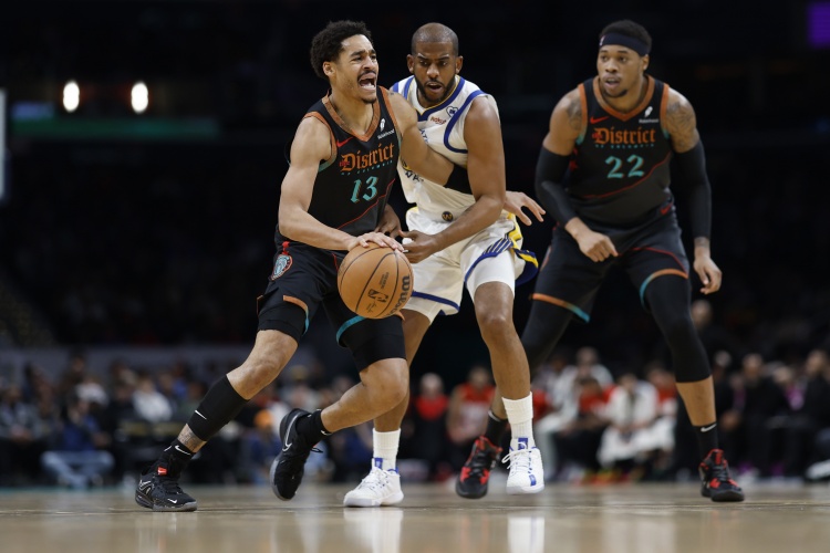 开云体育官网-勇士报价四首轮！可库里即将38&amp;科尔合同年 字母哥愿意去勇士吗？