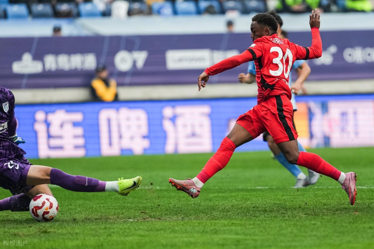 大反转！曝上港难留加布里埃尔，要求降价遭拒绝，国安或趁虚而入