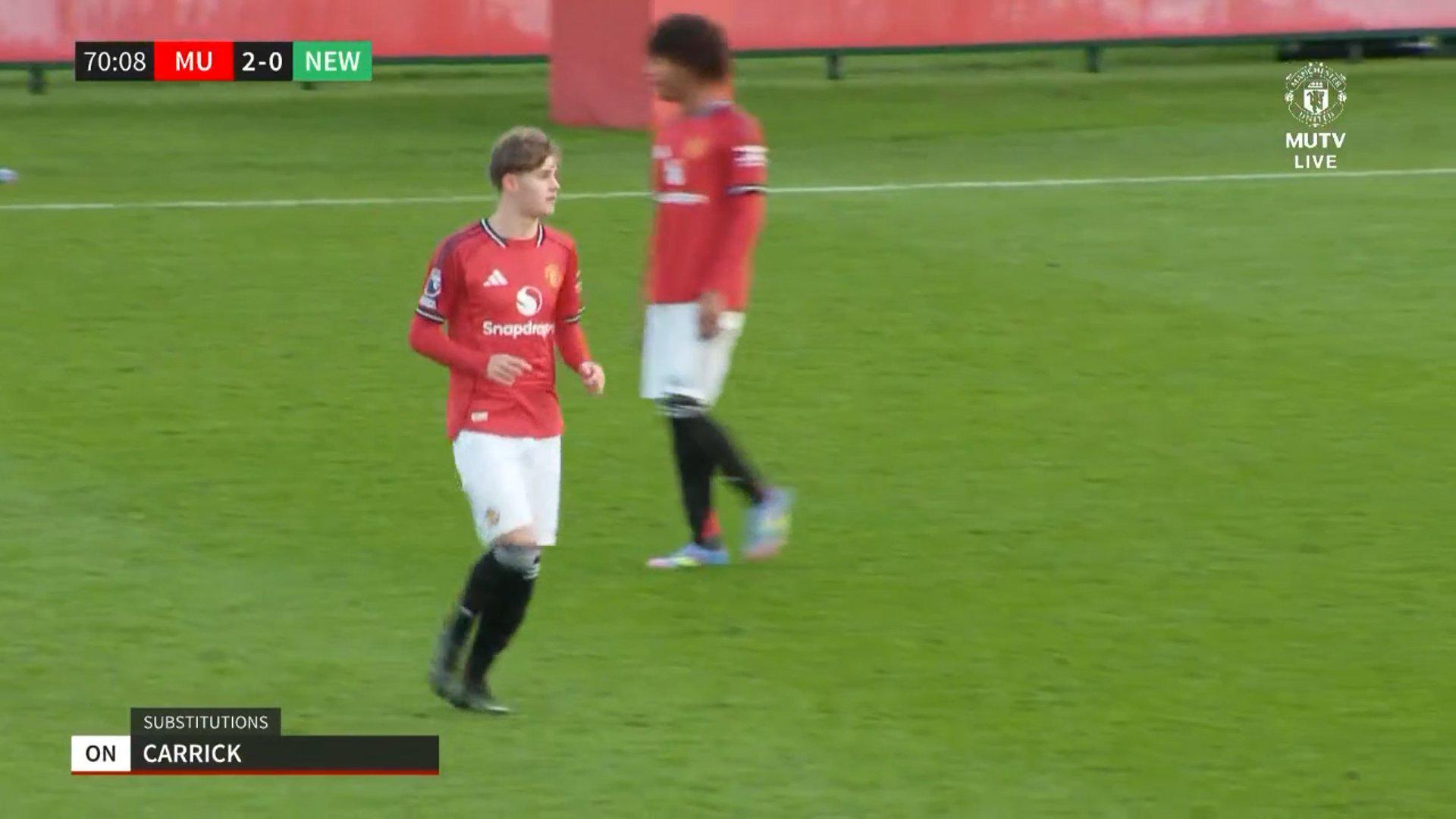 kaiyun体育官网-曼联开年薪5万新合同，小鲁尼无意模仿父亲！卡里克之子亦获续约