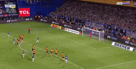 开云体育下载-奥莱报：奥塔门迪主场告别战，梅西暖心让出点球机会