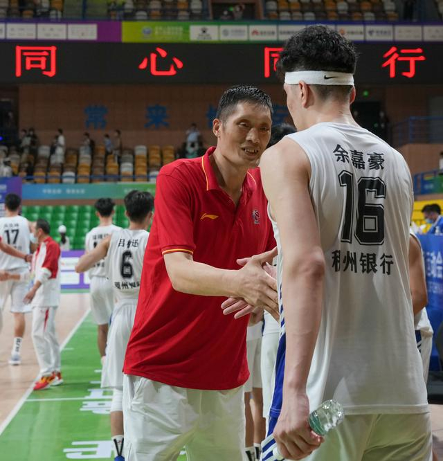 kaiyun体育官网-他是男篮名宿，拿过篮板王，如今儿子也进CBA，成为顶级中锋|余乐平|篮球|浙江队|中国男篮|浙江男篮_新浪体育_新浪新闻